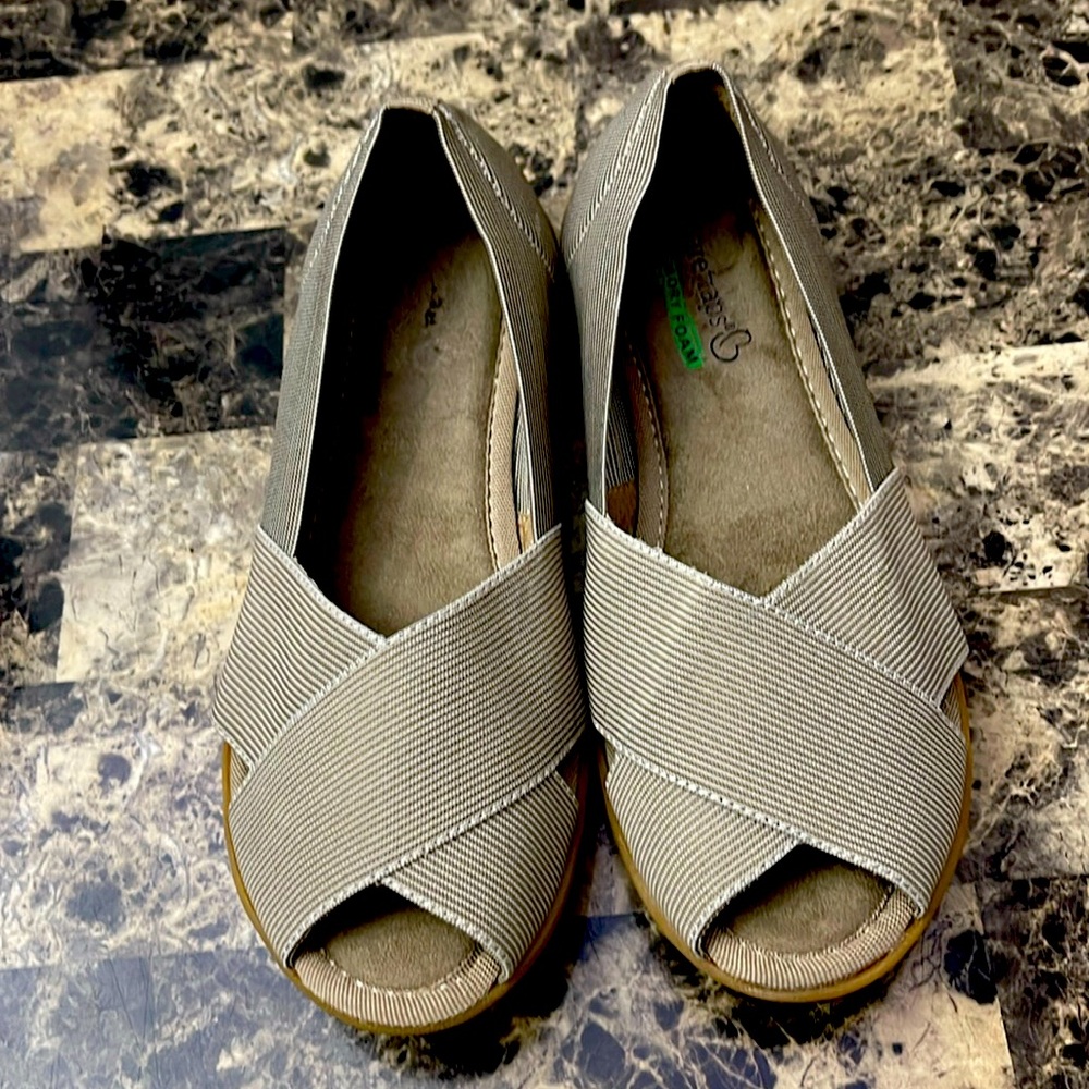 Baretraps Kami stretch flat open toe sandal